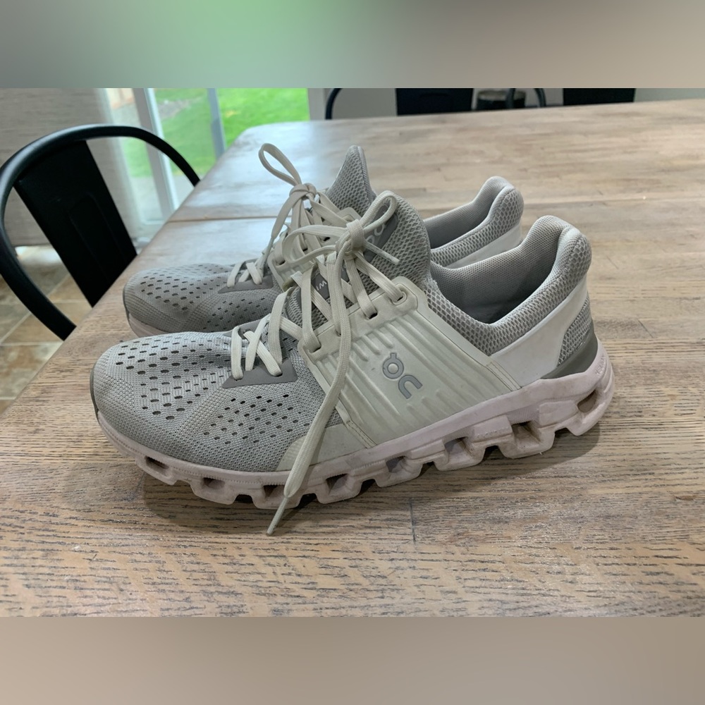 Womens Oncloud shoes size 7.5